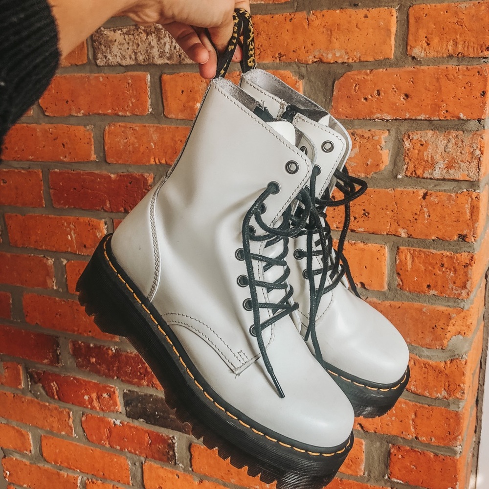 White Doc Marten Jadons